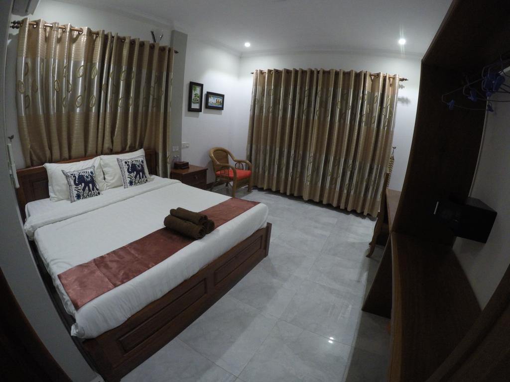 Happy​​ Family Guesthouse Kampot Exterior photo